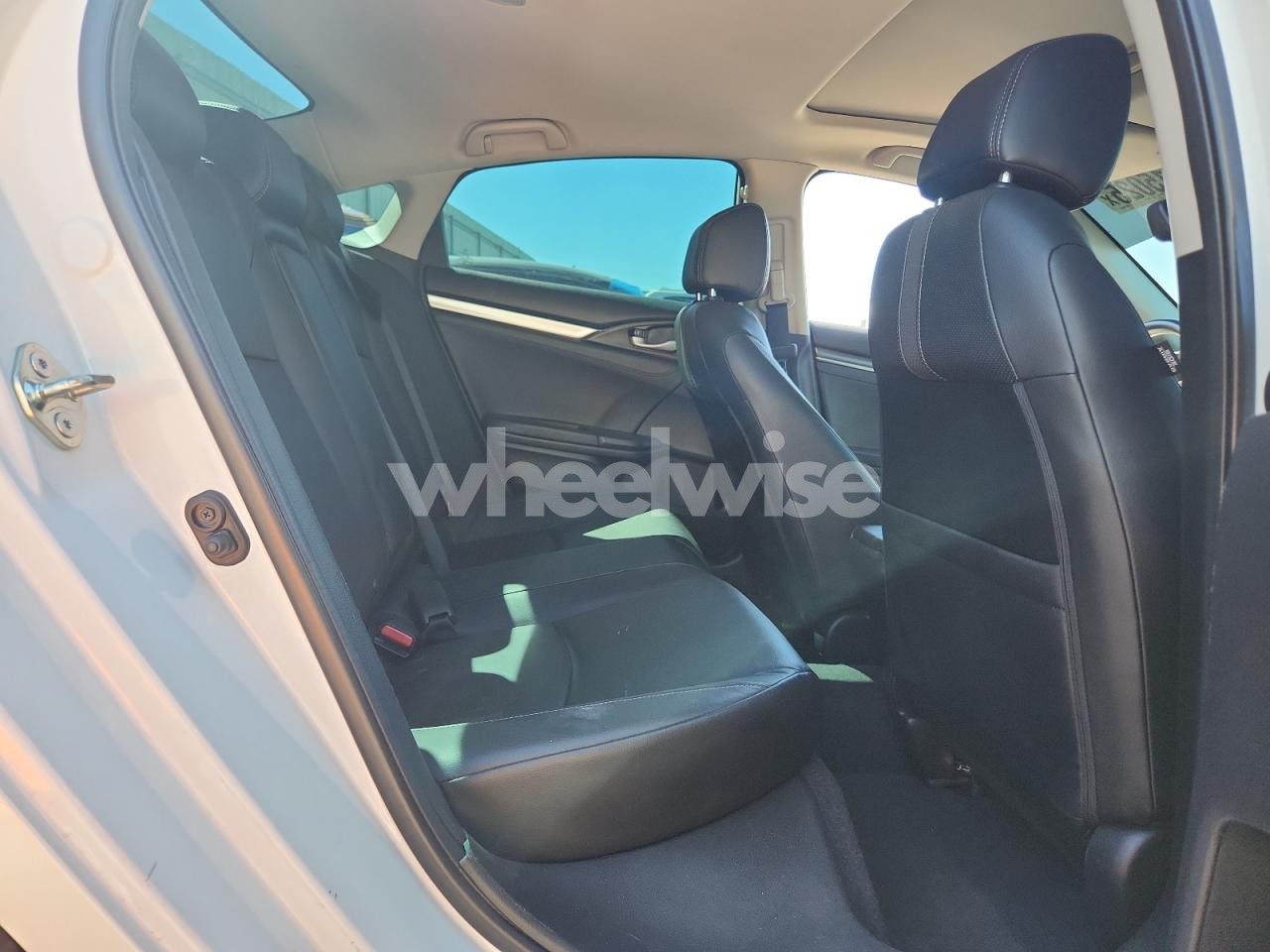 Photo 10 of 2020 HONDA CIVIC EXL (VIN 19XFC1F77LE023220)