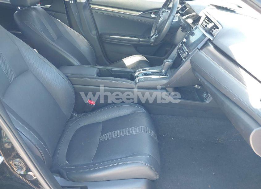 Photo 5 of 2021 Honda Civic EX-L (VIN 19XFC1F77ME008203)