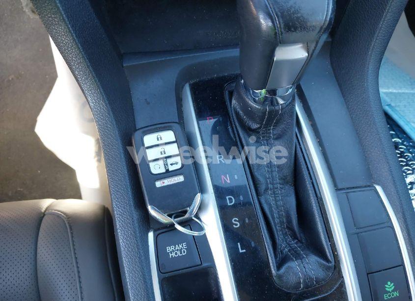 Photo 11 of 2017 Honda Civic EX-L (VIN 19XFC1F78HE210392)