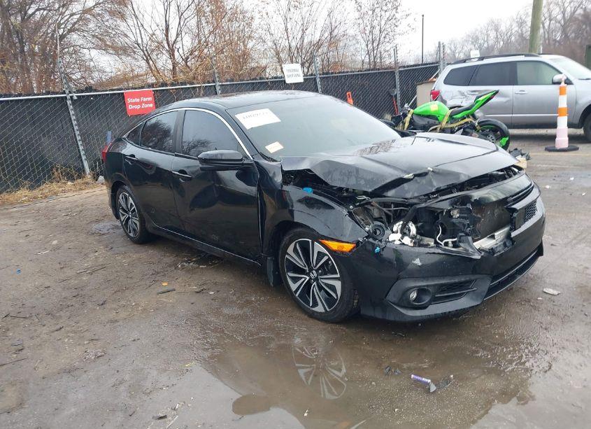 2017 Honda Civic EX-L (VIN 19XFC1F7XHE001378) main photo