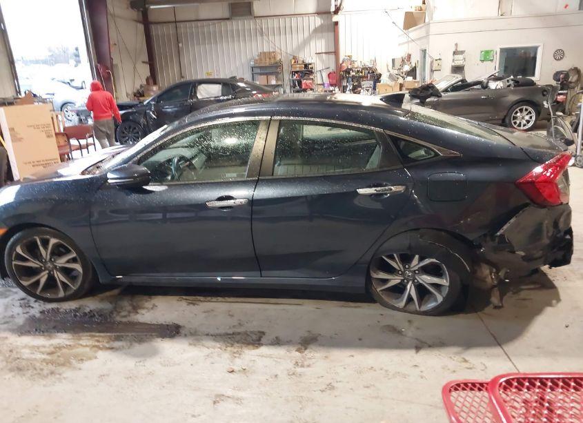 Photo 14 of 2019 Honda Civic TOURING (VIN 19XFC1F90KE207026)