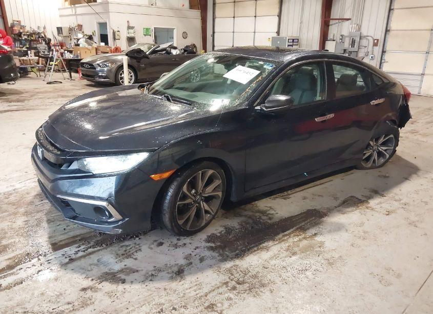 Photo 2 of 2019 Honda Civic TOURING (VIN 19XFC1F90KE207026)