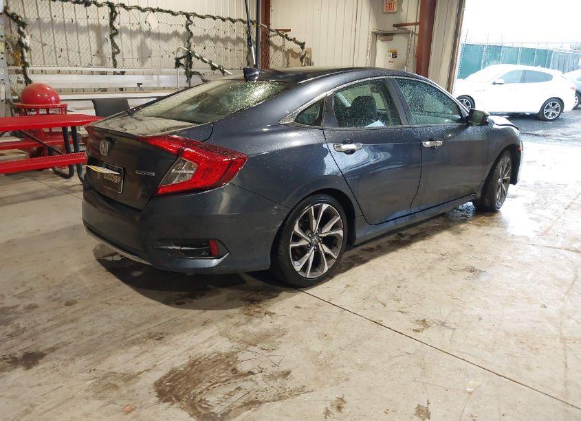 Photo 4 of 2019 Honda Civic TOURING (VIN 19XFC1F90KE207026)
