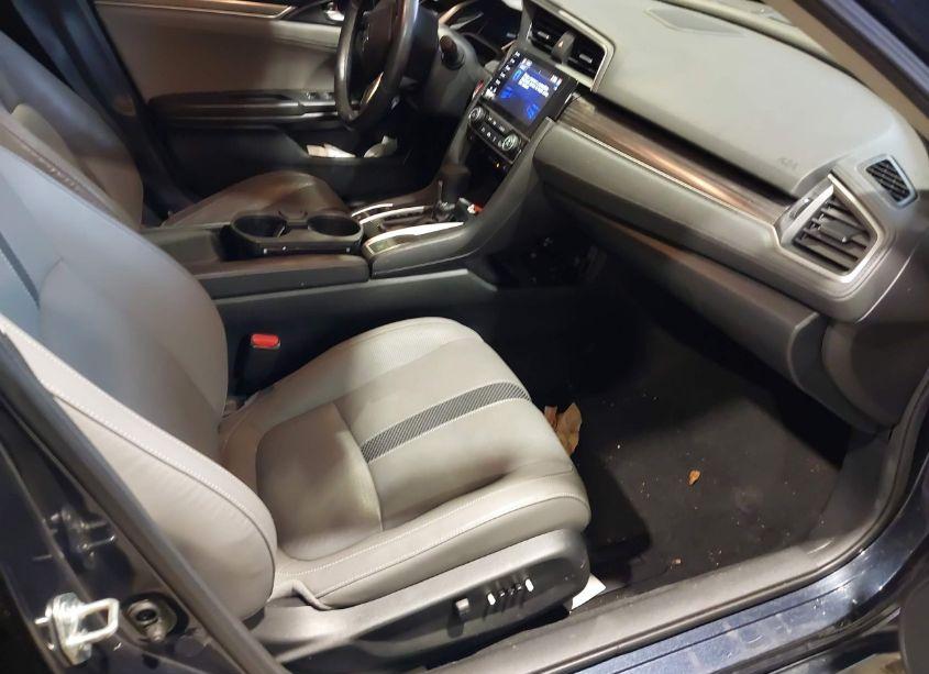 Photo 5 of 2019 Honda Civic TOURING (VIN 19XFC1F90KE207026)