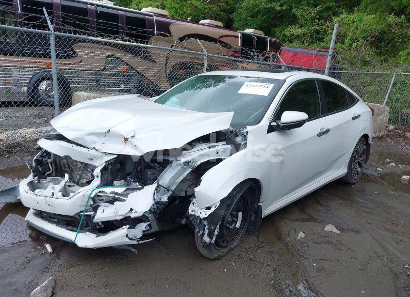 Photo 2 of 2020 Honda Civic TOURING (VIN 19XFC1F91LE210390)