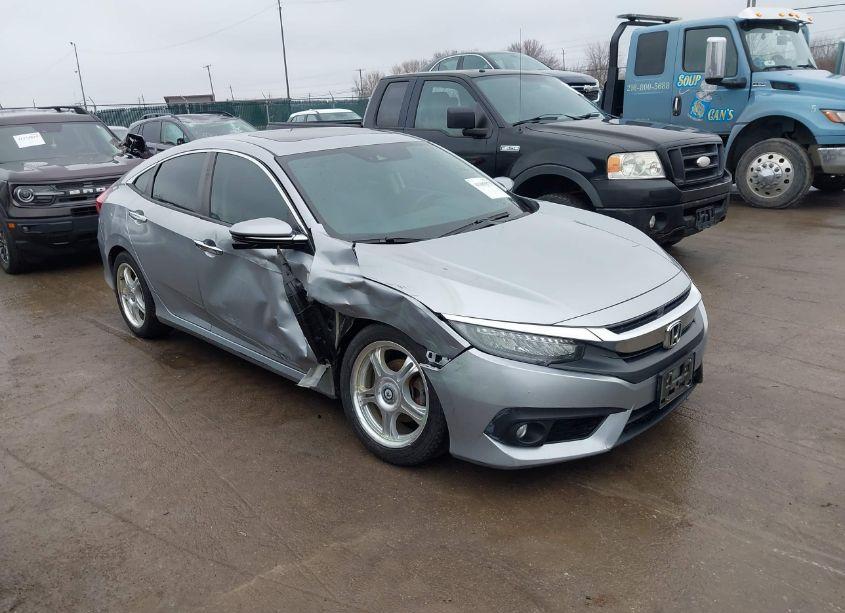 2016 Honda Civic TOURING (VIN 19XFC1F92GE005313) main photo
