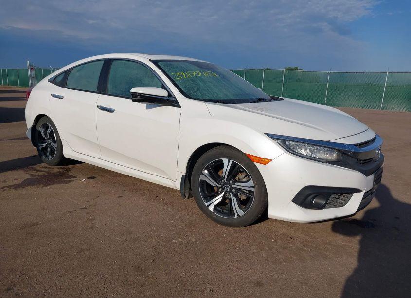 2017 Honda Civic TOURING (VIN 19XFC1F92HE013834) main photo