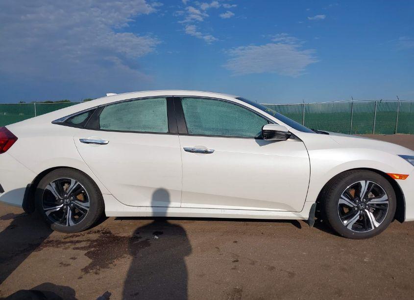 Photo 13 of 2017 Honda Civic TOURING (VIN 19XFC1F92HE013834)