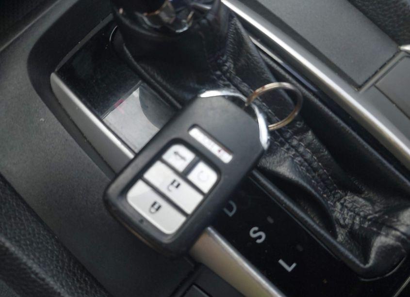 Photo 11 of 2016 Honda Civic TOURING (VIN 19XFC1F94GE024445)
