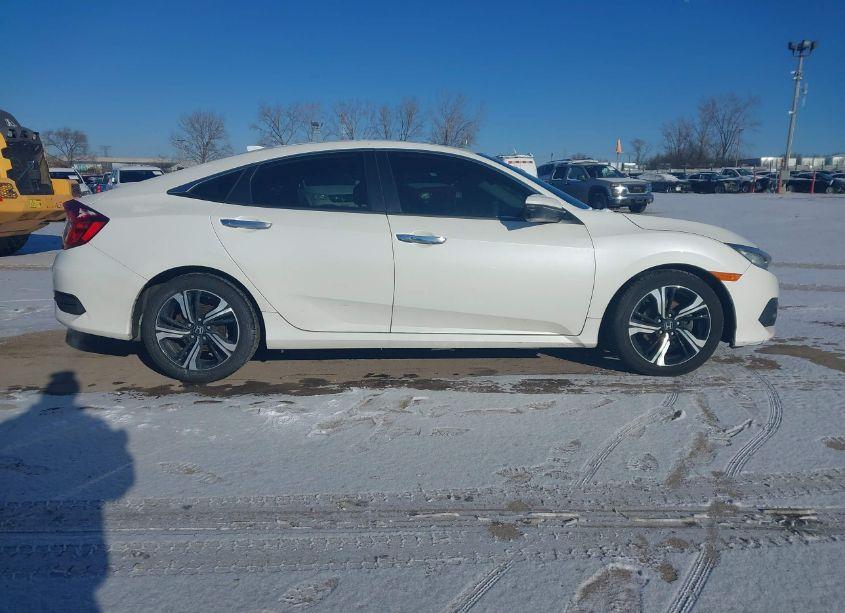 Photo 13 of 2016 Honda Civic TOURING (VIN 19XFC1F95GE032764)