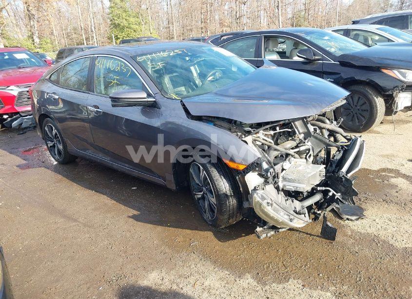 2017 Honda Civic TOURING (VIN 19XFC1F96HE201367) main photo