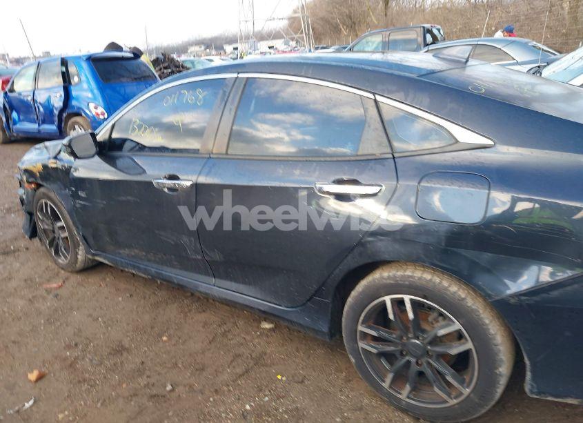 Photo 14 of 2016 Honda Civic TOURING (VIN 19XFC1F97GE011768)