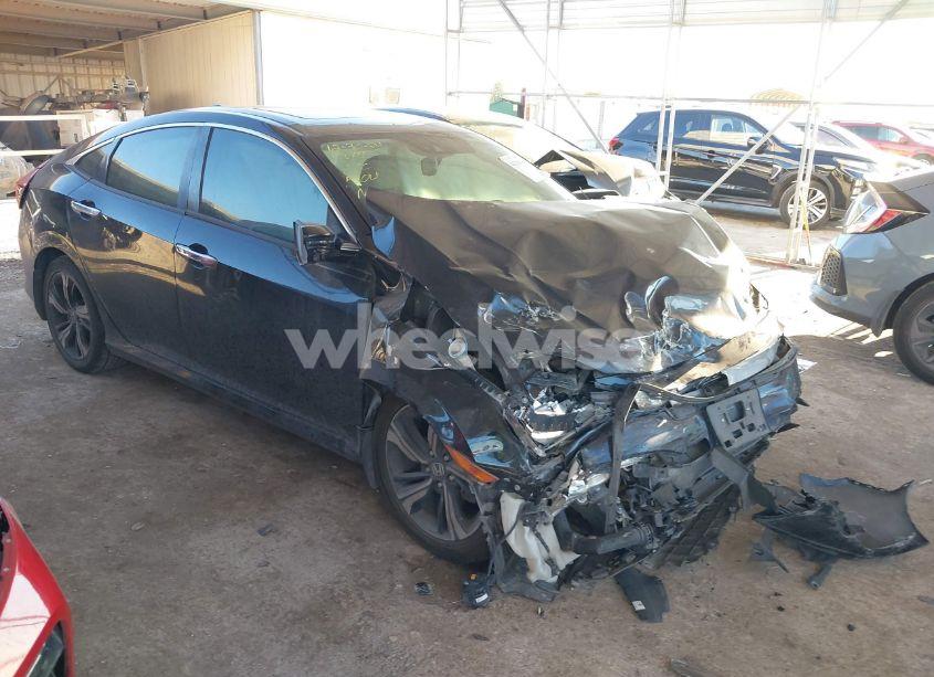 2017 Honda Civic TOURING (VIN 19XFC1F97HE010119) main photo