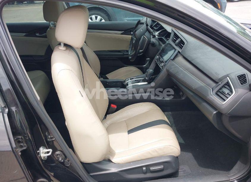 Photo 5 of 2017 Honda Civic TOURING (VIN 19XFC1F97HE011349)