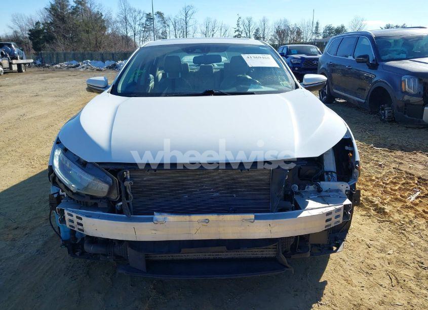 Photo 12 of 2017 Honda Civic TOURING (VIN 19XFC1F97HE015398)