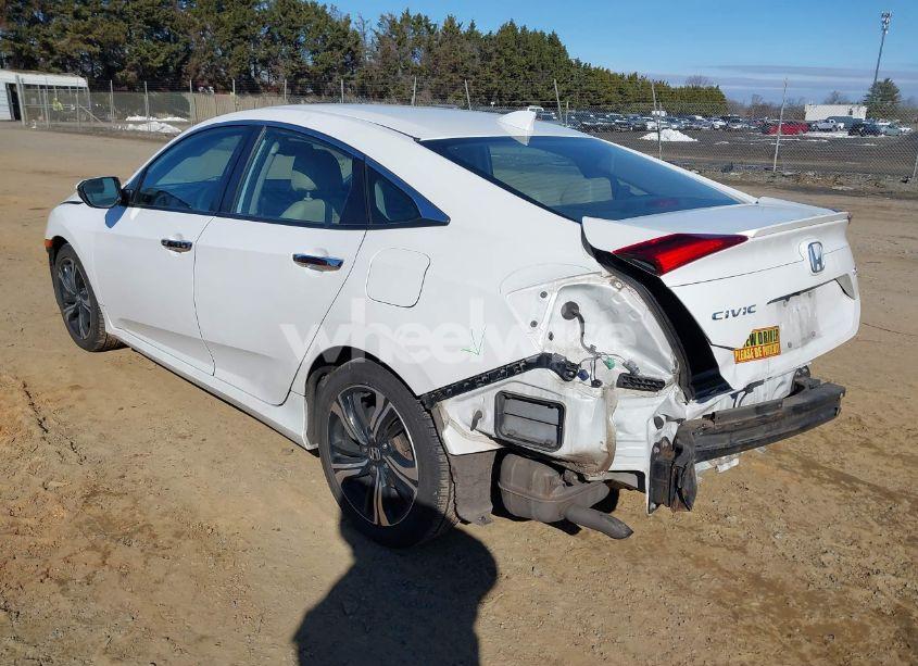 Photo 3 of 2017 Honda Civic TOURING (VIN 19XFC1F97HE015398)