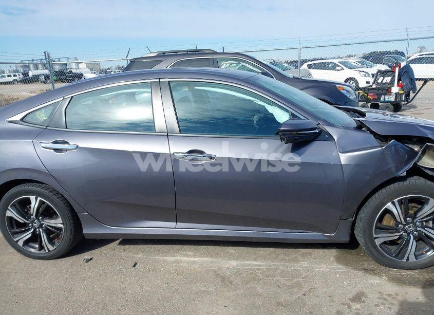 Photo 13 of 2017 Honda Civic TOURING (VIN 19XFC1F99HE007058)