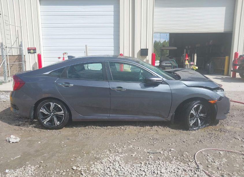 Photo 13 of 2018 Honda Civic TOURING (VIN 19XFC1F99JE001413)
