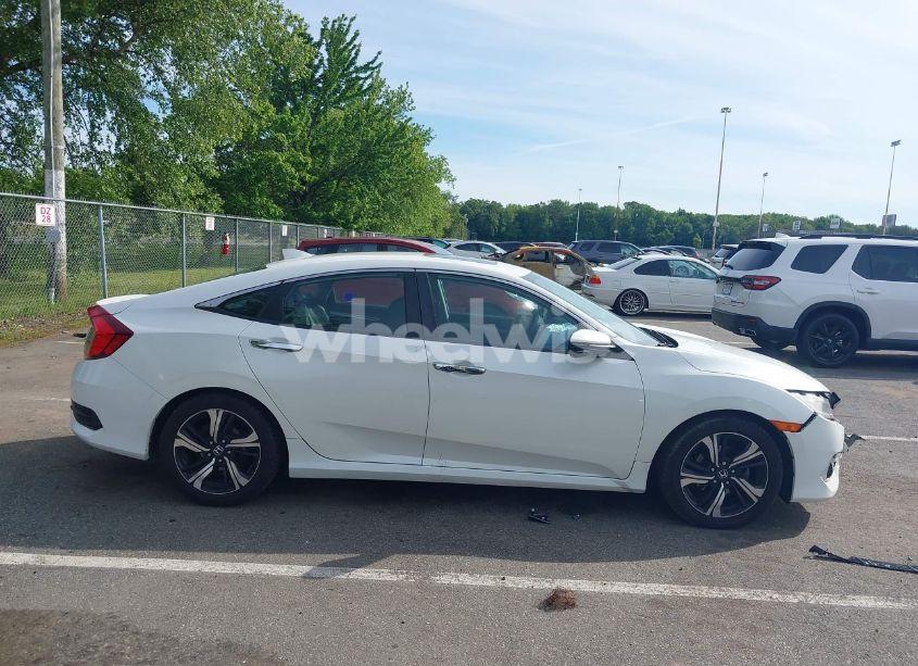 Photo 13 of 2016 Honda Civic TOURING (VIN 19XFC1F9XGE224035)