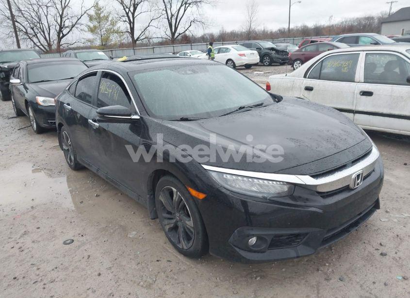 2017 Honda Civic TOURING (VIN 19XFC1F9XHE010924) main photo