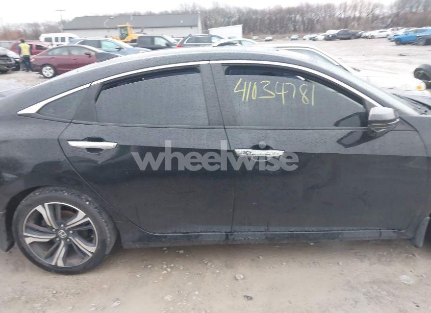 Photo 13 of 2017 Honda Civic TOURING (VIN 19XFC1F9XHE010924)