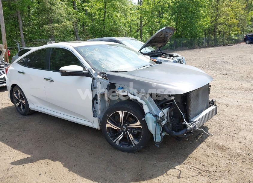 2017 Honda Civic TOURING (VIN 19XFC1F9XHE032566) main photo