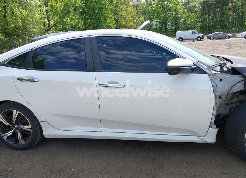 Photo 13 of 2017 Honda Civic TOURING (VIN 19XFC1F9XHE032566)