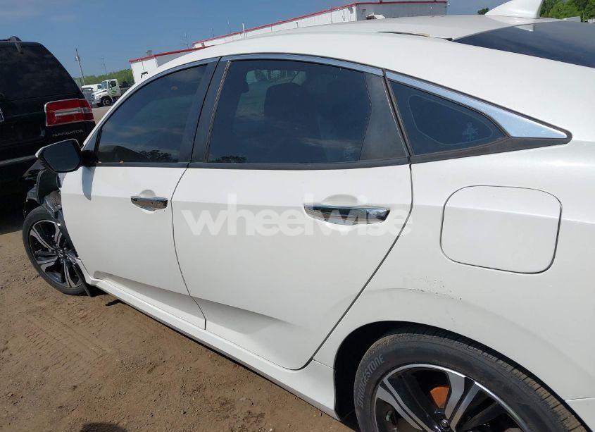 Photo 14 of 2017 Honda Civic TOURING (VIN 19XFC1F9XHE032566)