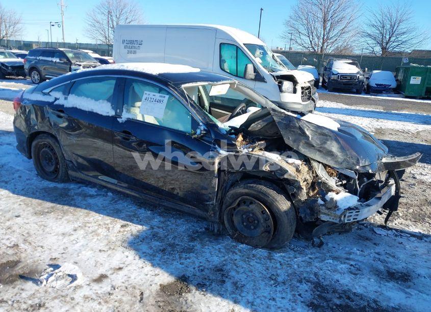 2018 Honda Civic LX (VIN 19XFC2E54JE001582) main photo