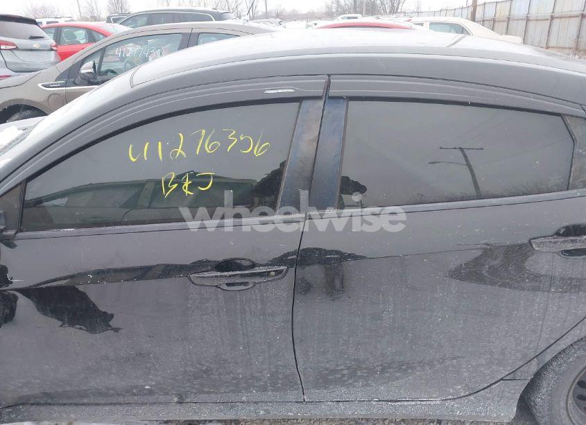 Photo 15 of 2018 Honda Civic LX (VIN 19XFC2E5XJE000565)