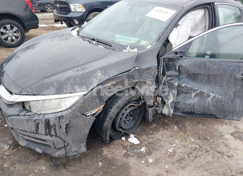 Photo 6 of 2018 Honda Civic LX (VIN 19XFC2F51JE013378)