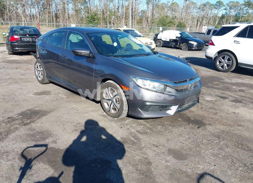 2018 Honda Civic LX (VIN 19XFC2F53JE027959) main photo