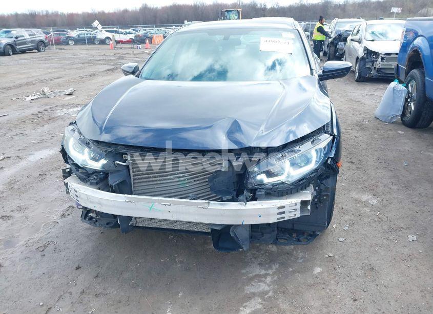 Photo 6 of 2018 Honda Civic LX (VIN 19XFC2F54JE012886)
