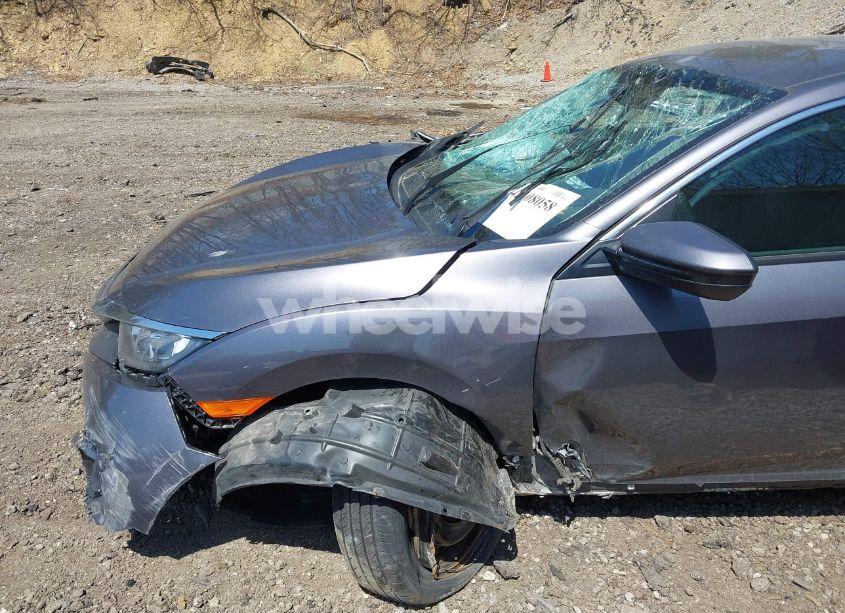 Photo 6 of 2018 Honda Civic LX (VIN 19XFC2F54JE016081)