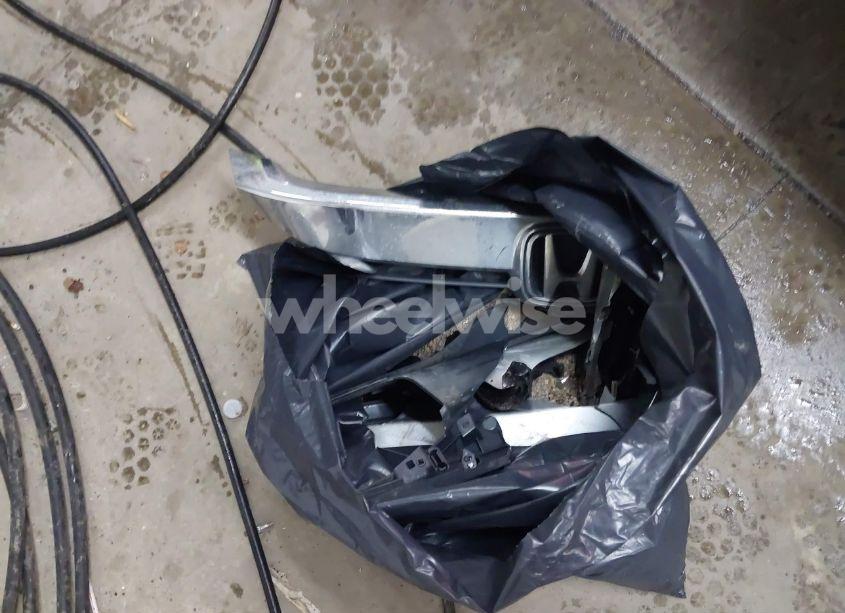 Photo 12 of 2018 Honda Civic LX (VIN 19XFC2F55JE003789)