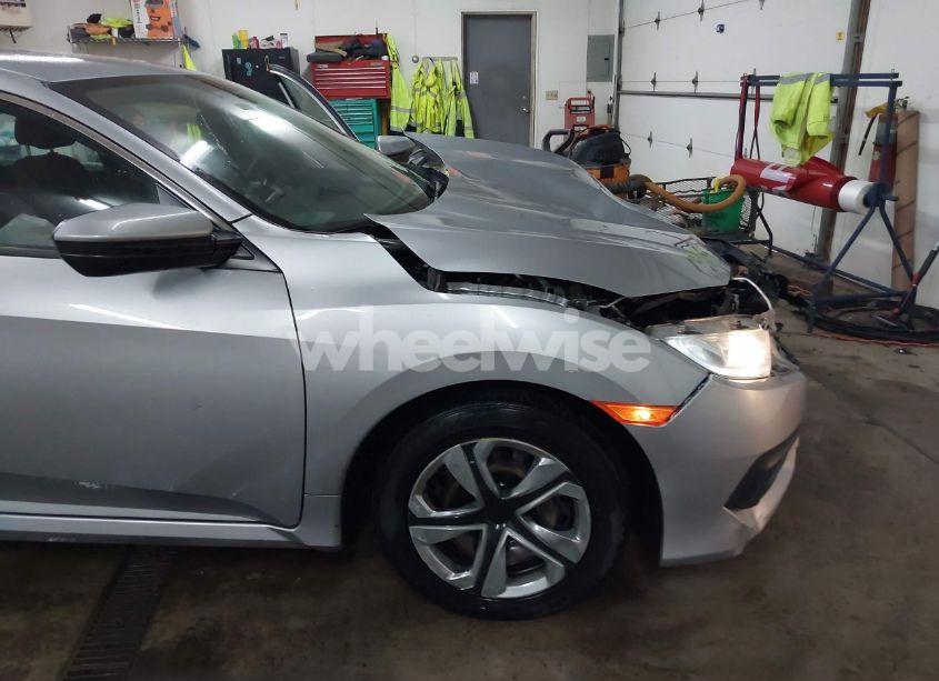 Photo 19 of 2018 Honda Civic LX (VIN 19XFC2F55JE003789)