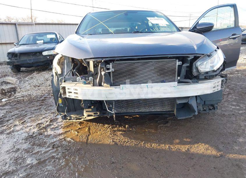 Photo 6 of 2018 Honda Civic LX (VIN 19XFC2F55JE025114)