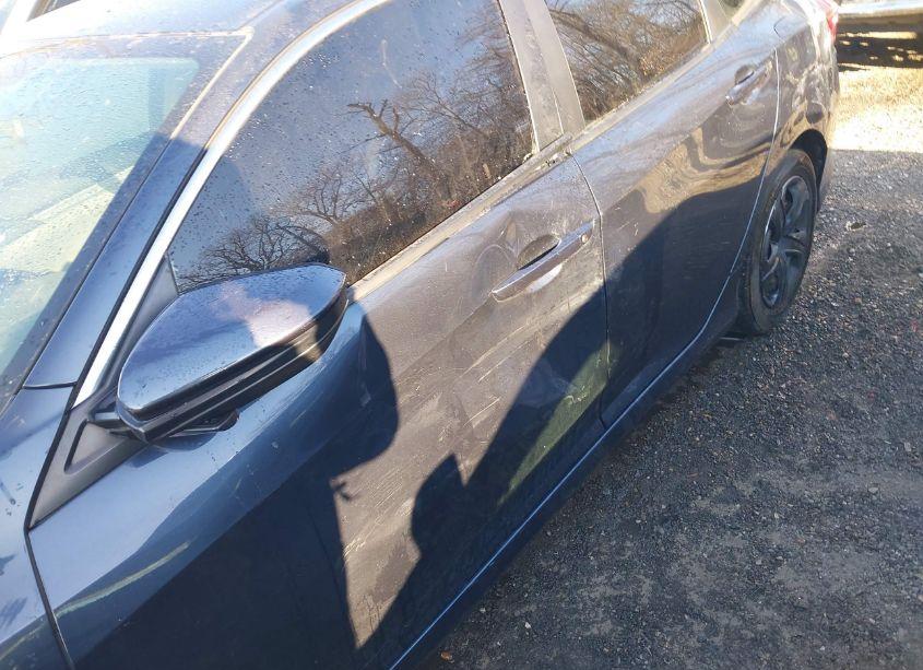 Photo 6 of 2016 Honda Civic LX (VIN 19XFC2F5XGE205875)