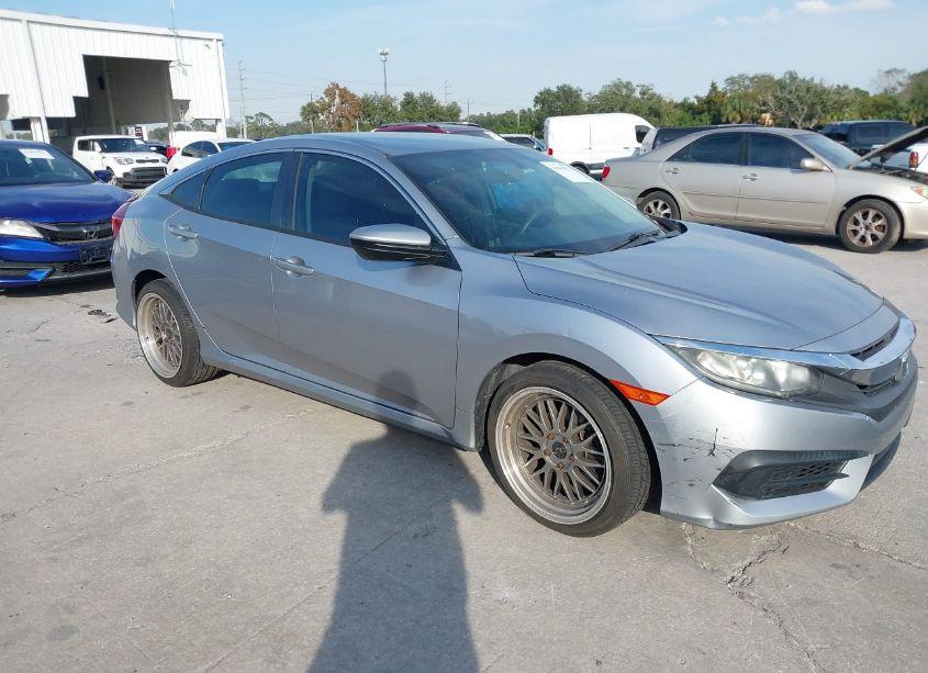 2017 Honda Civic LX (VIN 19XFC2F5XHE059088) main photo