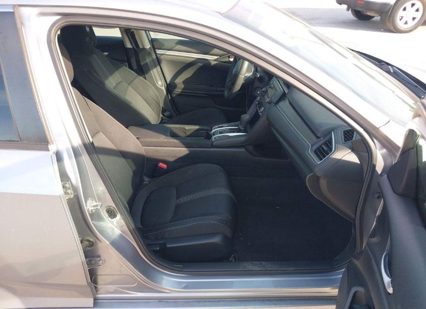 Photo 5 of 2017 Honda Civic LX (VIN 19XFC2F5XHE059088)