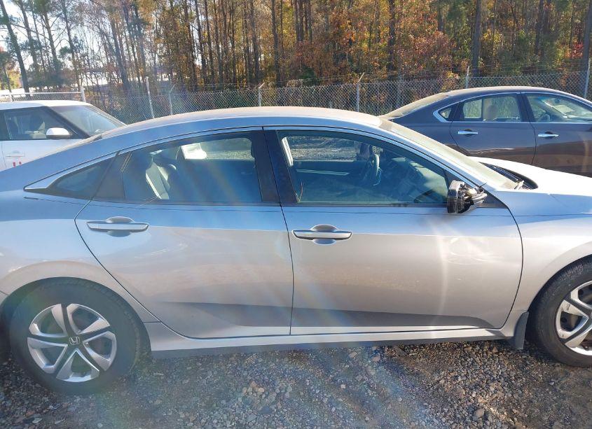 Photo 13 of 2018 Honda Civic LX (VIN 19XFC2F5XJE008695)