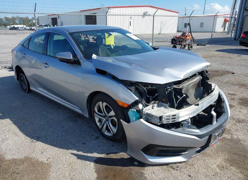 2018 Honda Civic LX (VIN 19XFC2F5XJE041437) main photo