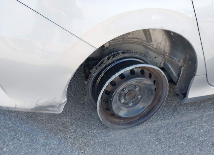 Photo 17 of 2018 Honda Civic LX (VIN 19XFC2F5XJE041437)