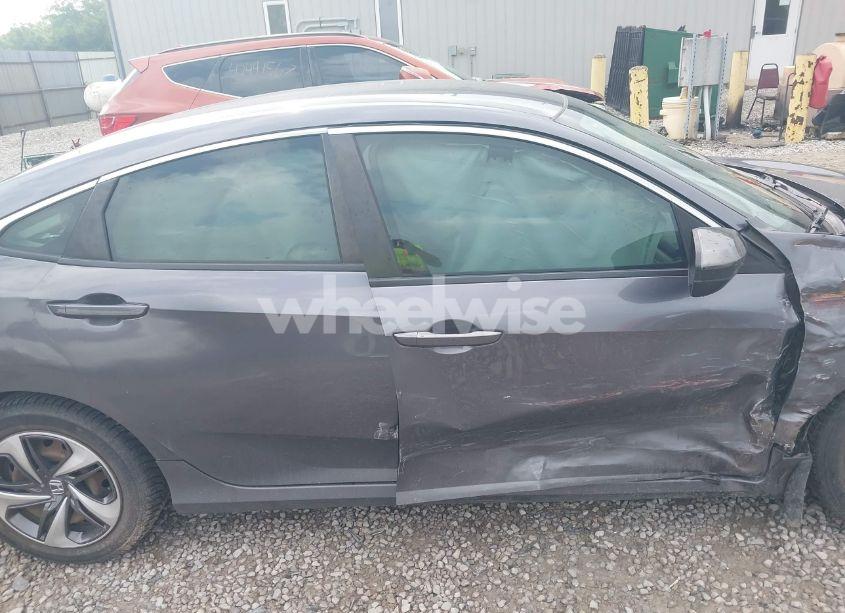 Photo 13 of 2019 Honda Civic LX (VIN 19XFC2F61KE011236)