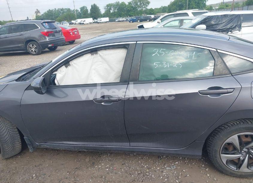 Photo 14 of 2019 Honda Civic LX (VIN 19XFC2F61KE011236)