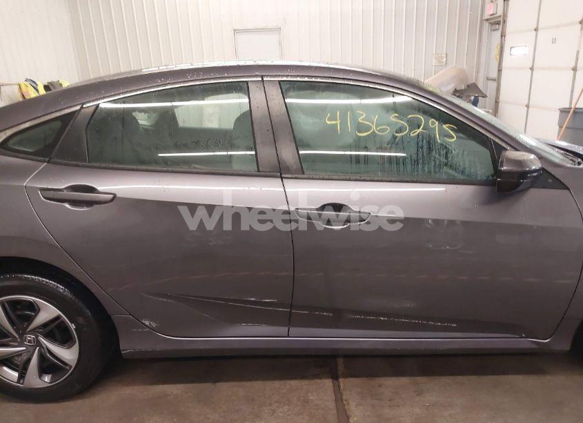 Photo 13 of 2021 Honda Civic LX (VIN 19XFC2F61ME001485)