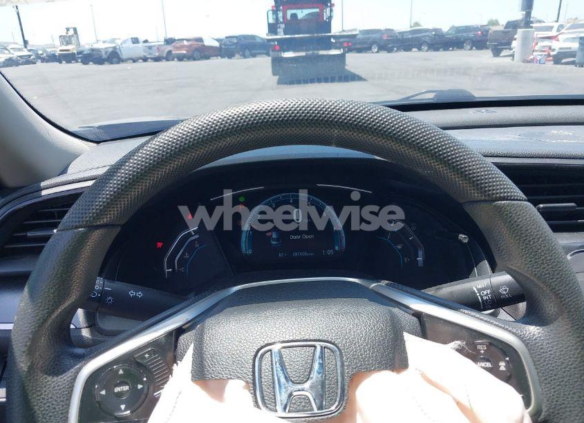 Photo 7 of 2017 Honda Civic LX (VIN 19XFC2F63HE209809)