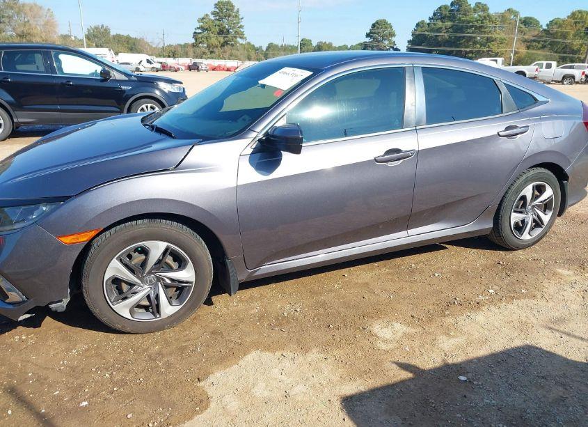 Photo 14 of 2019 Honda Civic LX (VIN 19XFC2F63KE045940)