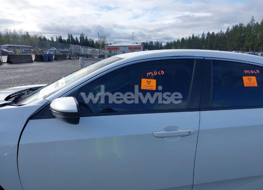 Photo 14 of 2019 Honda Civic LX (VIN 19XFC2F63KE208733)