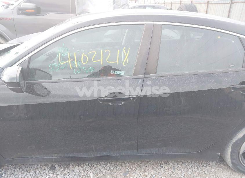 Photo 14 of 2019 Honda Civic LX (VIN 19XFC2F64KE024241)